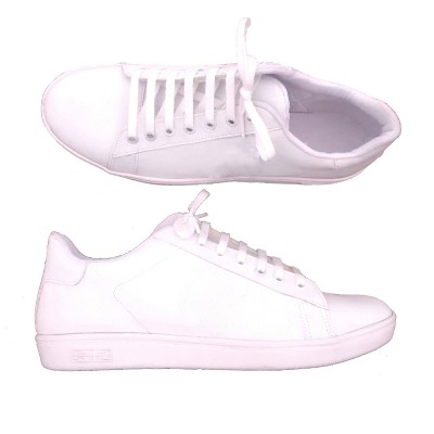 zapatillas-blancas-mujer-talles-especiales.jpg