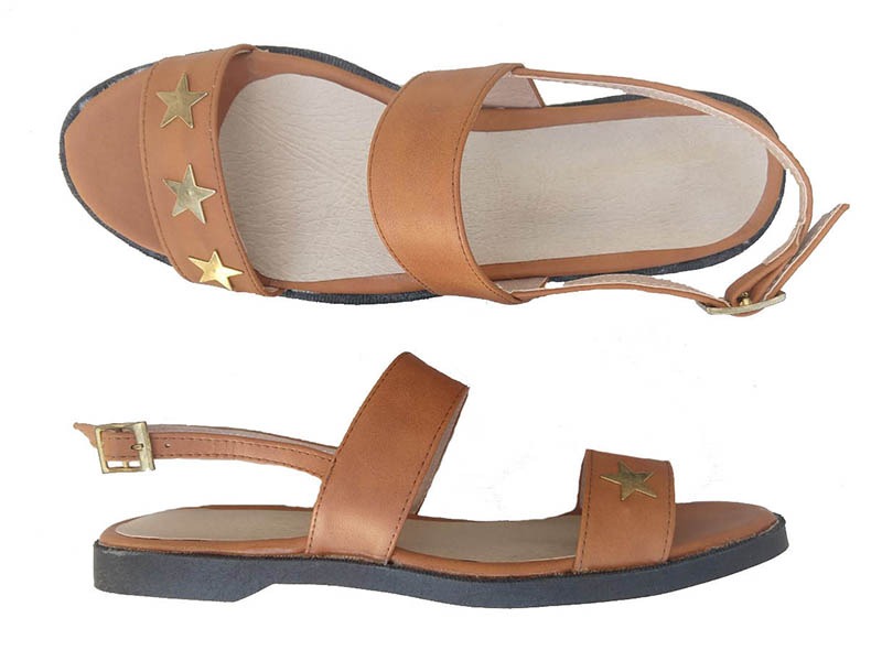 sandalias marrones con estrellas