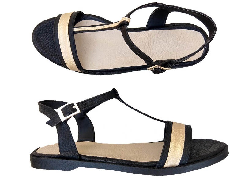 sandalias negras y doradas